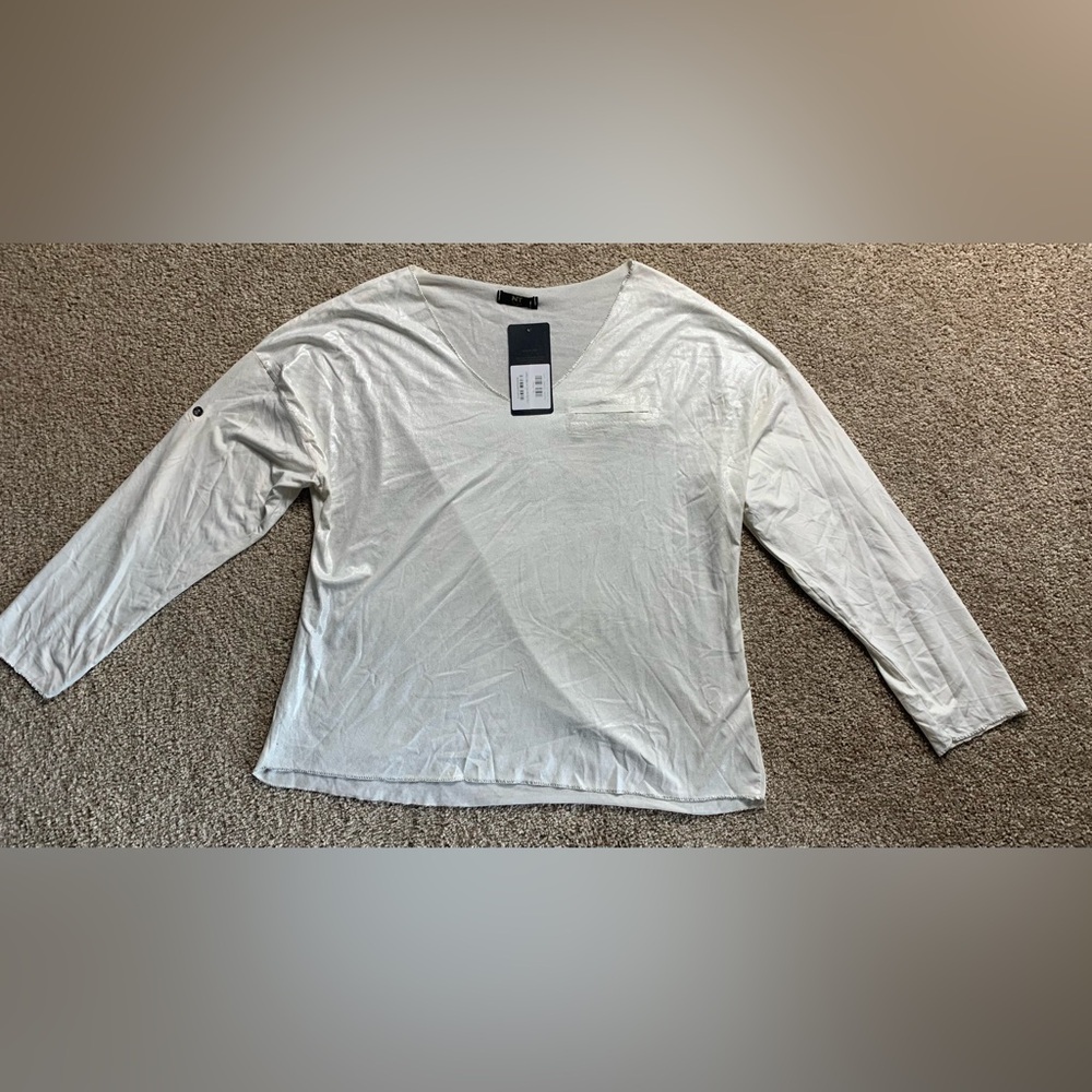 NT White Long Sleeve V-Neck Lightweight Knit Top Women’s Casual Pullover Shirt